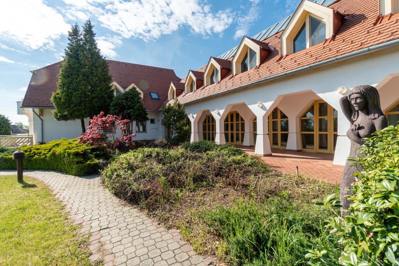 Global Apartmanhaz Vonyarcvashegy Bagian luar foto