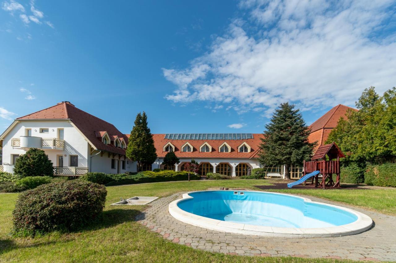Global Apartmanhaz Vonyarcvashegy Bagian luar foto