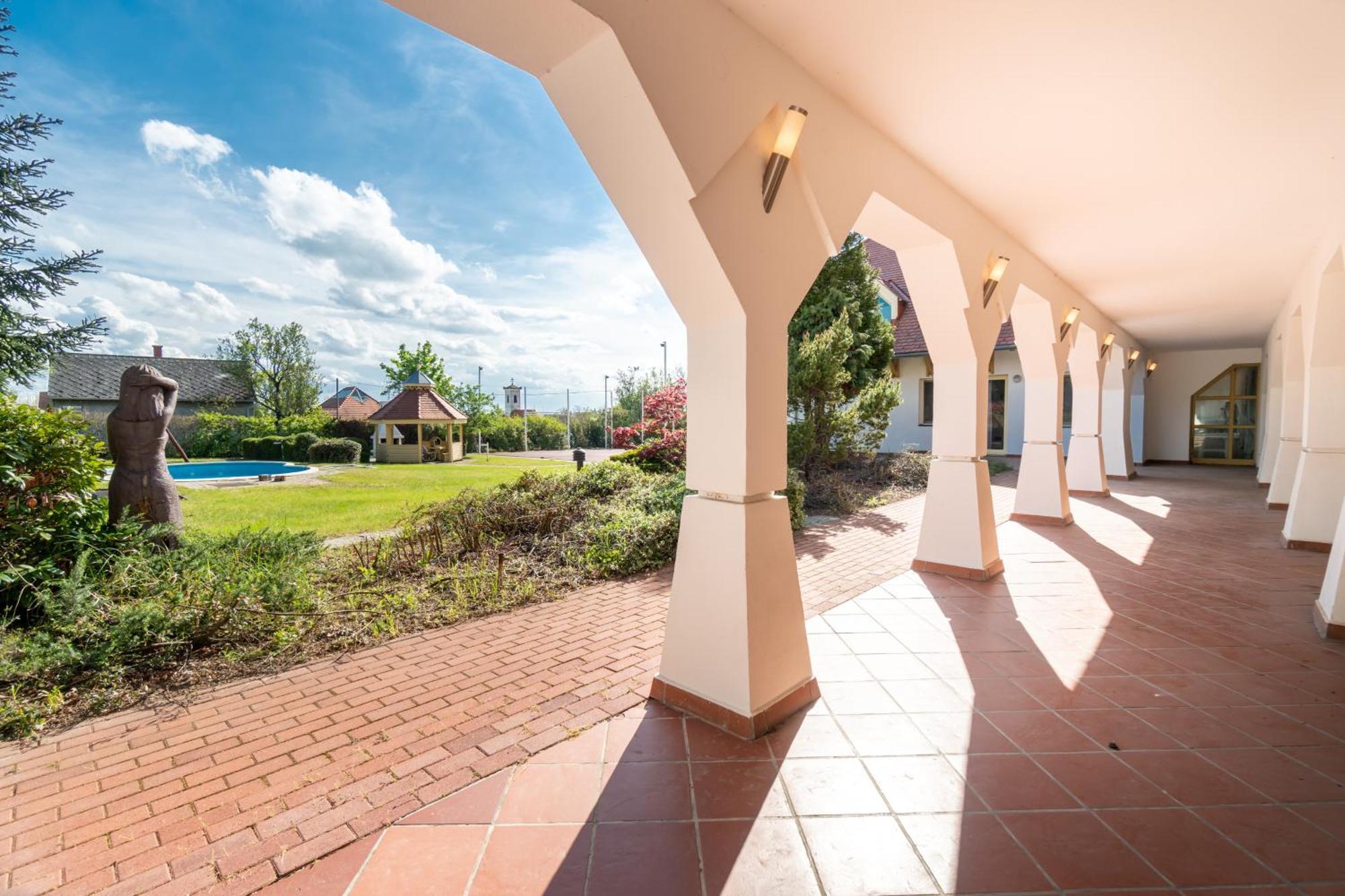 Global Apartmanhaz Vonyarcvashegy Bagian luar foto